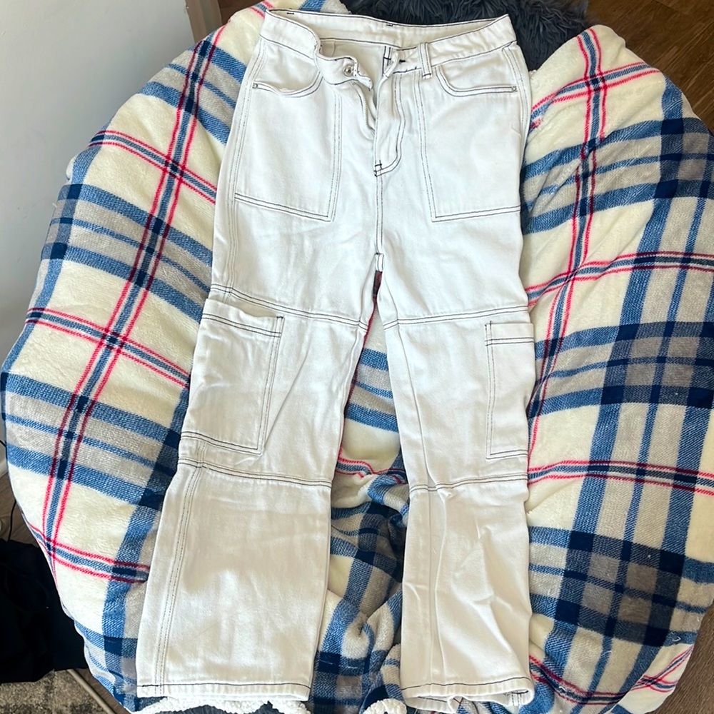 Women’s White Jeans!